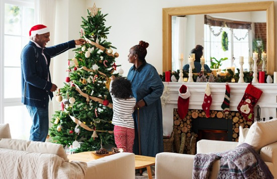 People Decorating Christmas Tree Stock Photo - Download Image Now -  Christmas Tree, Decorating, Christmas - iStock