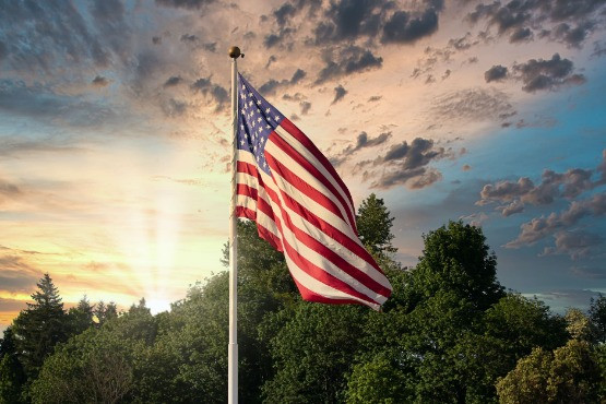 American Flag Rules & Etiquette - Farmers' Almanac - Plan Your Day. Grow  Your Life.