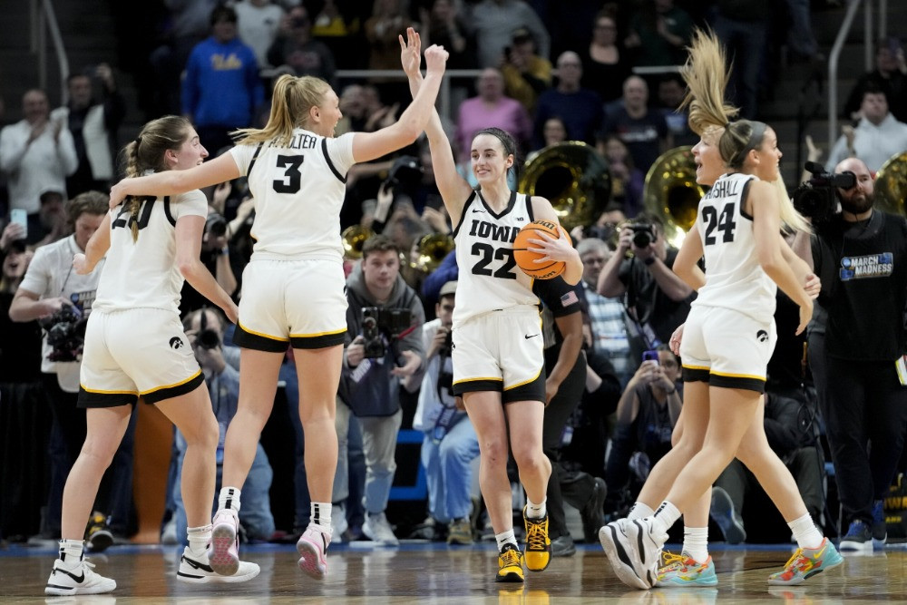 The women's NCAA Tournament is having a big moment that has also been  marred by missteps - WTOP News