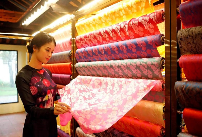 Vietnamese embroidery Hoi An silk